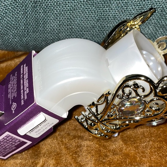 Bath & Body Works Bridgerton Crown Wallflower Plug - Picture 3 of 3